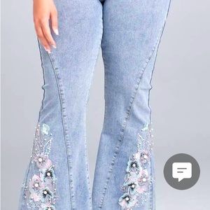 Hydraulic light wash.22w embroidered jeans